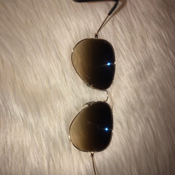 Ray-Ban Aviator Gold Tone Frame Large Sunnies - Picture 4 of 6